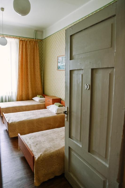 Single Bed in 12-Bed Mixed Dormitory Room image 3