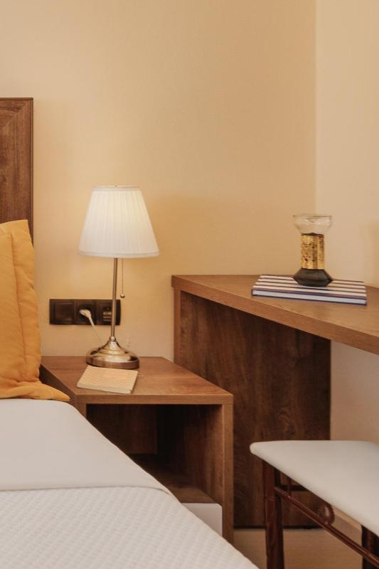 One-Bedroom Suite with Patio and Sea View image 3