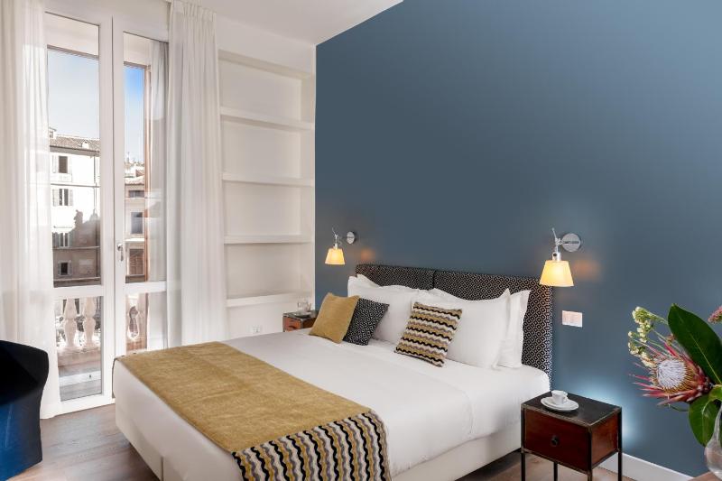 Double Room with Balcony image 2