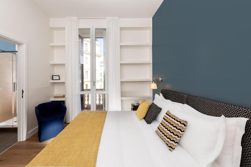 Double Room with Balcony image 3