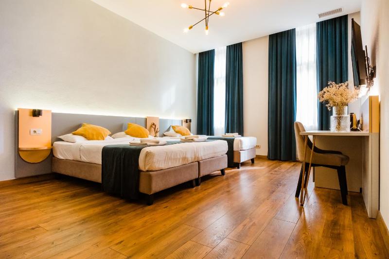 Economy Triple Room image 1