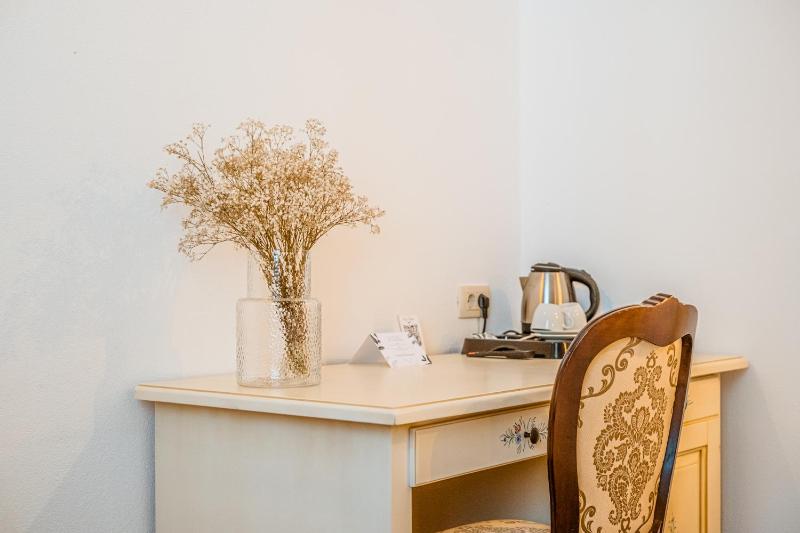 Deluxe Twin Room image 3