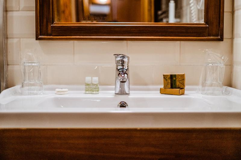 Deluxe Double Room image 4