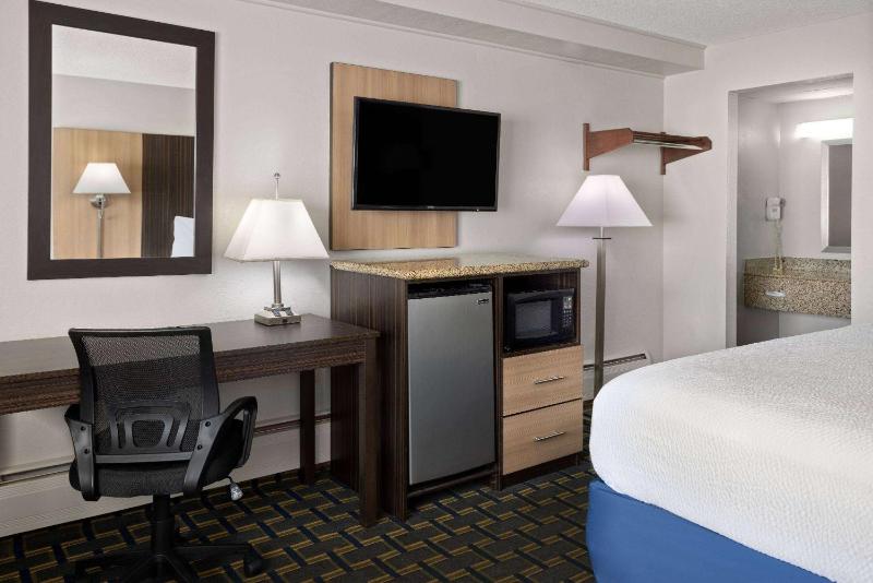 King Room - Non-Smoking image 2