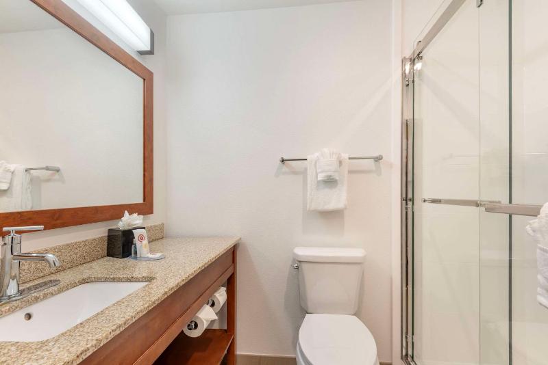 King Suite - Non-Smoking image 2