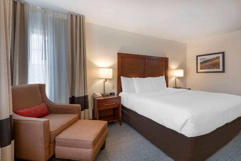 Business Queen Room - Accessible/Non-Smoking image 3