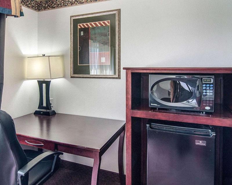 King Room - Non-Smoking image 4