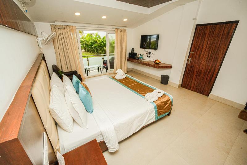Shelter Beach Resort - image 7