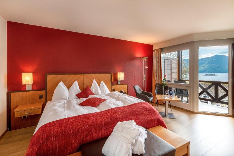 Superior Double Room with Balcony and Lake View image 4