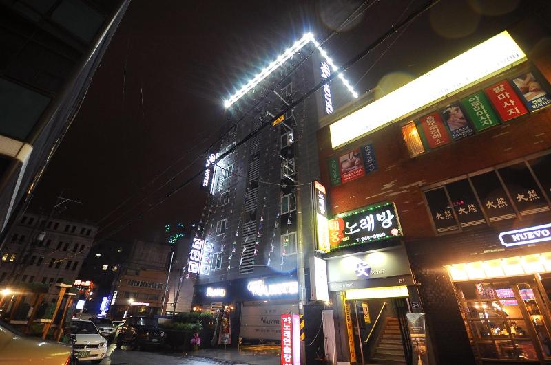 WA Hotel - image 6
