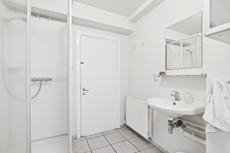 Twin Room with Shared Bathroom image 2