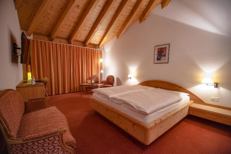Junior Suite with Balcony image 1