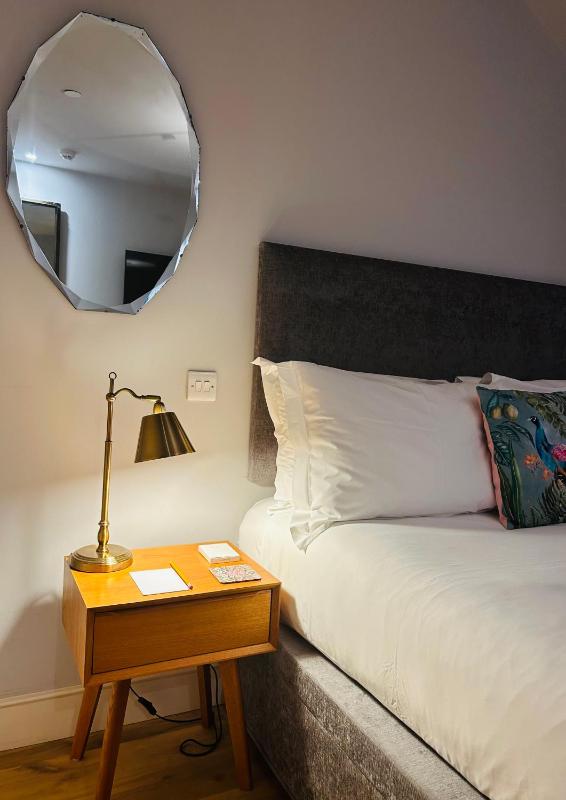 Small Double Room image 4