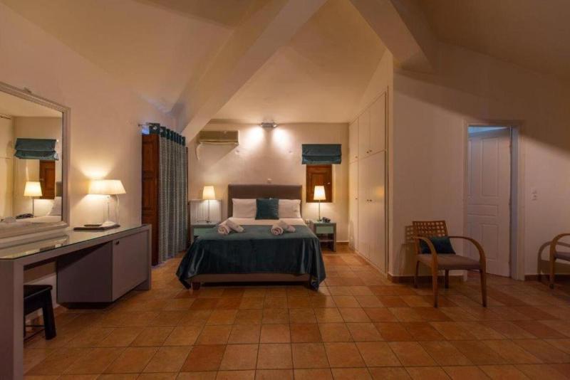Family Room image 1