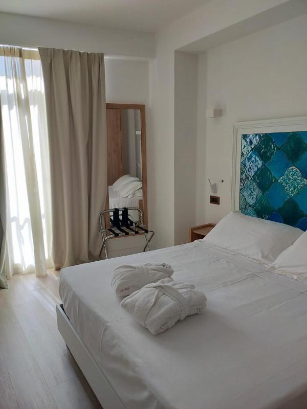 Standard Double Room image 3
