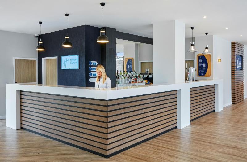 Standard Twin Room with Free Hot Breakfast image 1