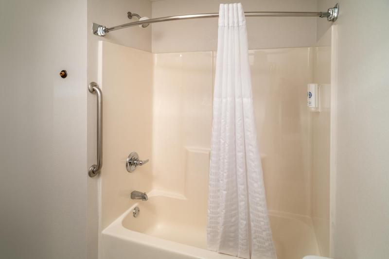 King Suite - Non-Smoking image 3