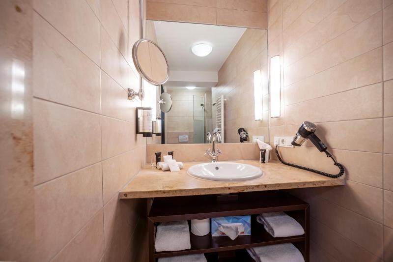 Double Room image 3