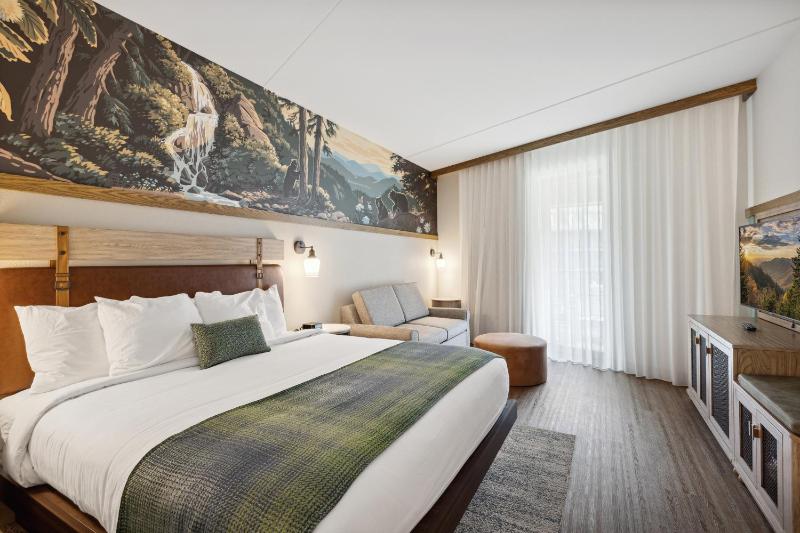 King Room with Sleeper Sofa Balcony image 4