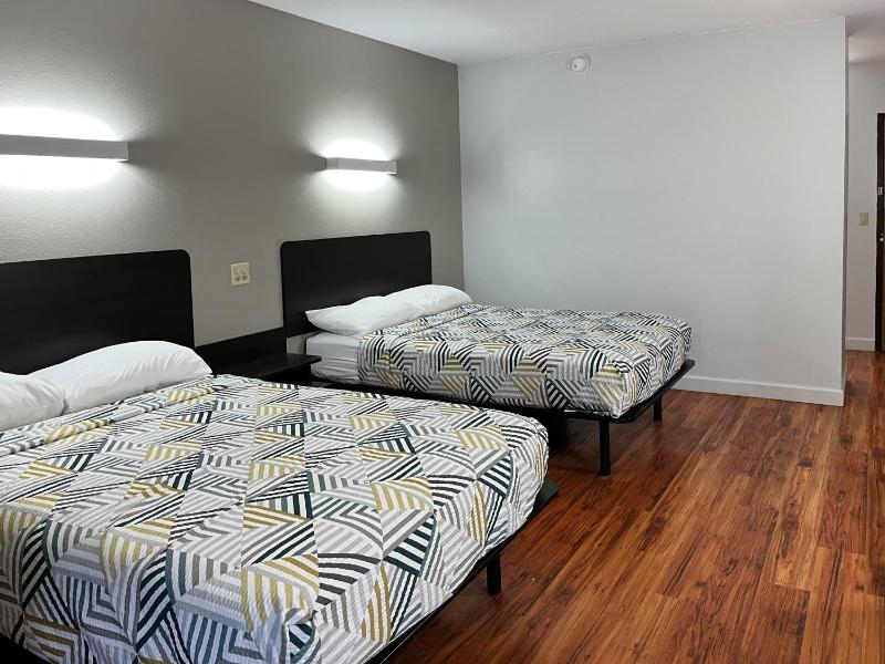 Quadruple Room - Non-Smoking image 1