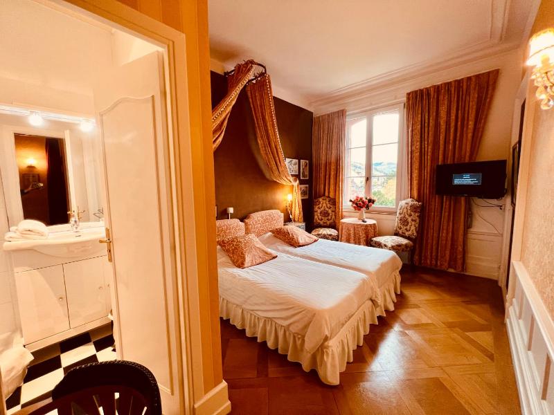 Romantic Double or Twin Room image 3