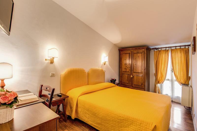 Classic Double or Twin Room with Balcony image 2