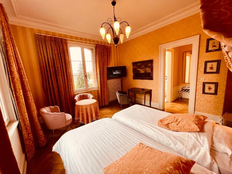 Superior Romantic Double or Twin Room image 4