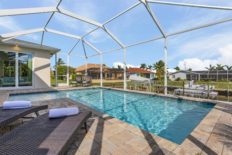Minutes to the River! Dock and Pool - Villa Gold Coast - Roelens Vacations - image 38