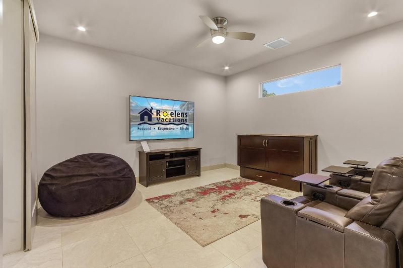 Minutes to the River! Dock and Pool - Villa Gold Coast - Roelens Vacations - image 18