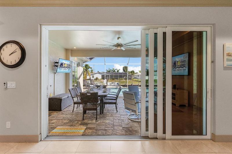Minutes to the River! Dock and Pool - Villa Gold Coast - Roelens Vacations - image 36