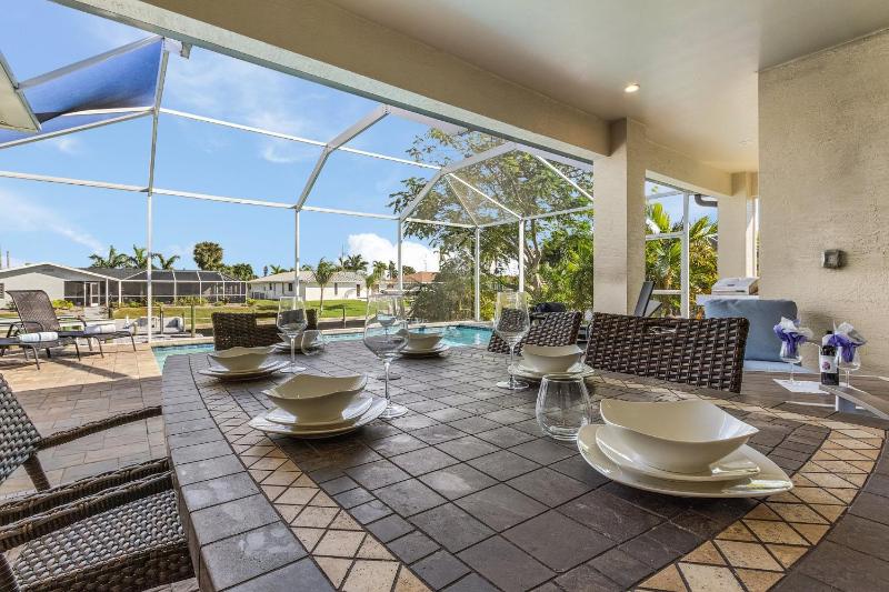 Minutes to the River! Dock and Pool - Villa Gold Coast - Roelens Vacations - image 33
