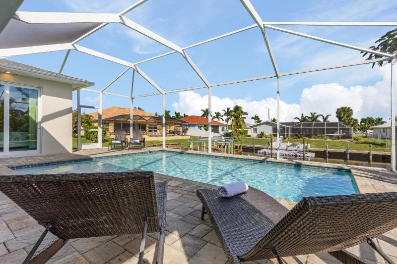Minutes to the River! Dock and Pool - Villa Gold Coast - Roelens Vacations - image 49