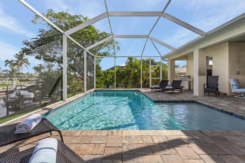 Minutes to the River! Dock and Pool - Villa Gold Coast - Roelens Vacations - image 8