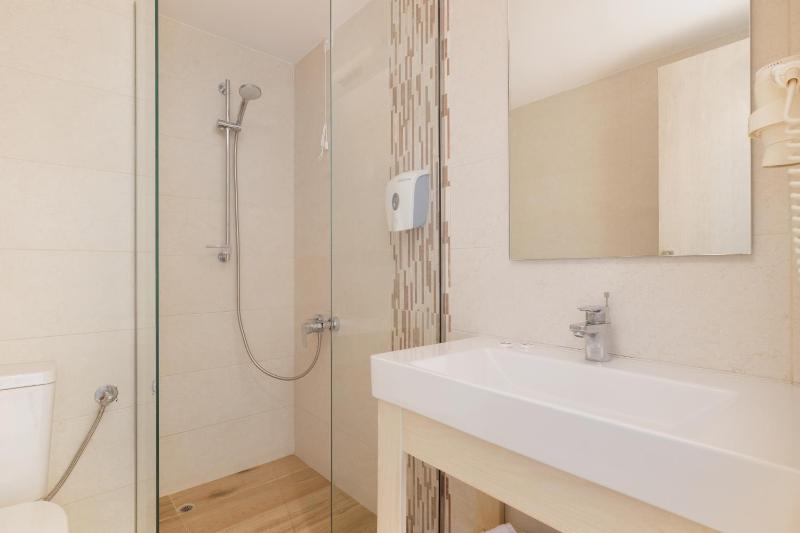 Single Room with Balcony image 3