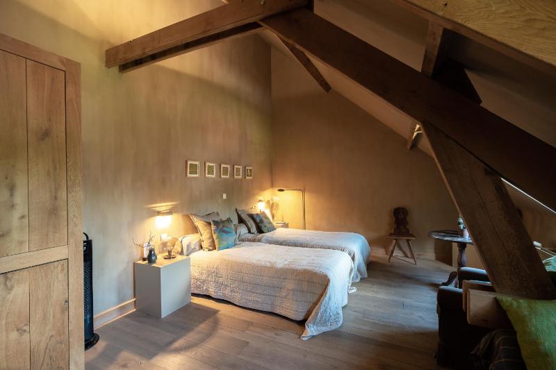 Large Twin Room image 2