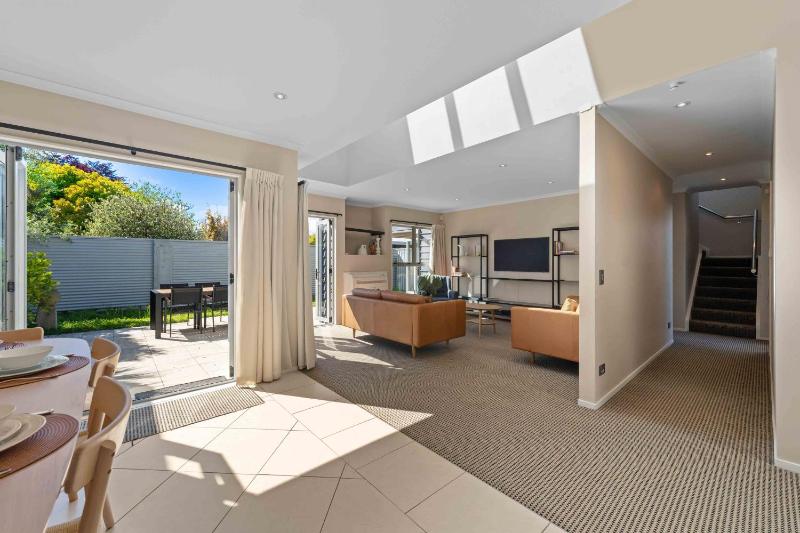 Fresh on Fletcher - Taupo Holiday Home - image 16