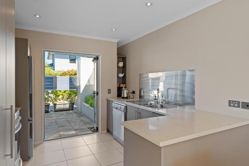 Fresh on Fletcher - Taupo Holiday Home - image 17