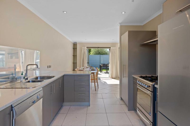 Fresh on Fletcher - Taupo Holiday Home - image 2