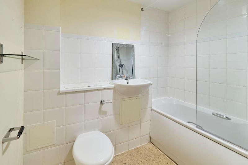 One-Bedroom Apartment image 1