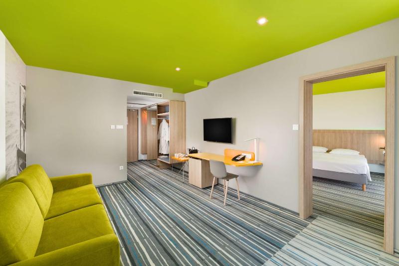 One-Bedroom Suite image 1
