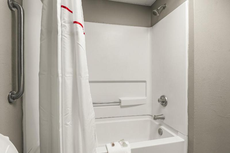 Deluxe King Room Disability Access Non-Smoking image 2