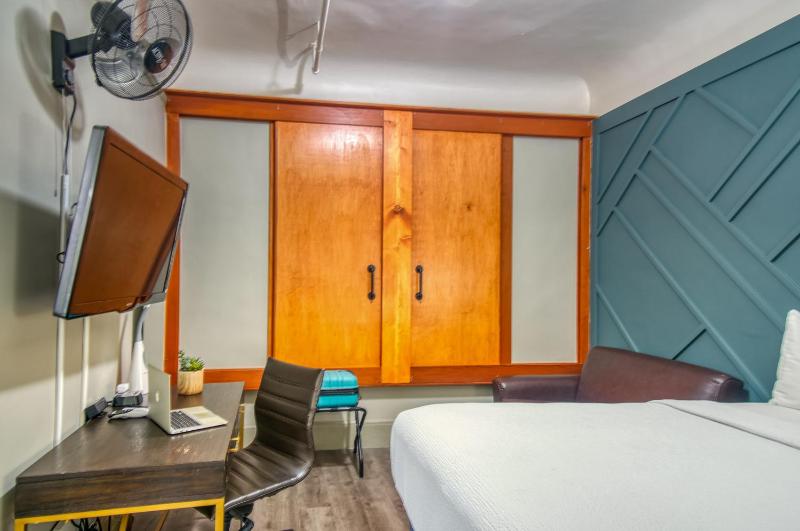 Standard Double Room with Shared Bathroom image 4