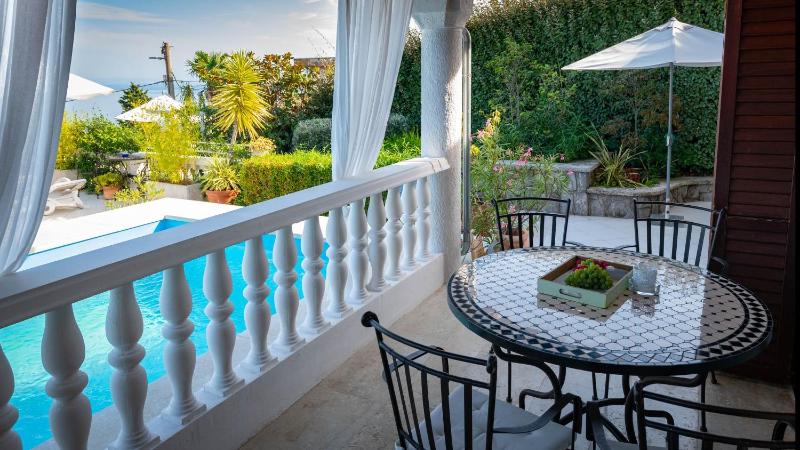 Two-Bedroom Apartment with Terrace and Sea View image 3