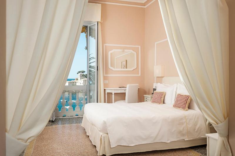 Junior Suite with Sea View image 1