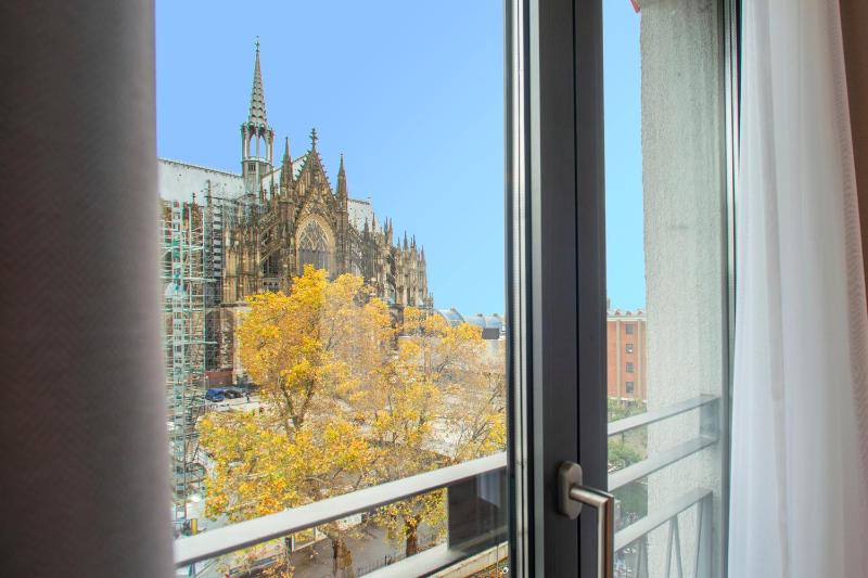 Superior Double Room with Cathedral View image 3