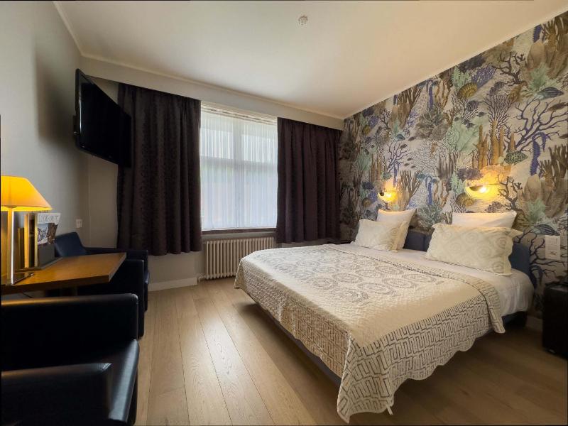 Standard Double or Twin Room image 3