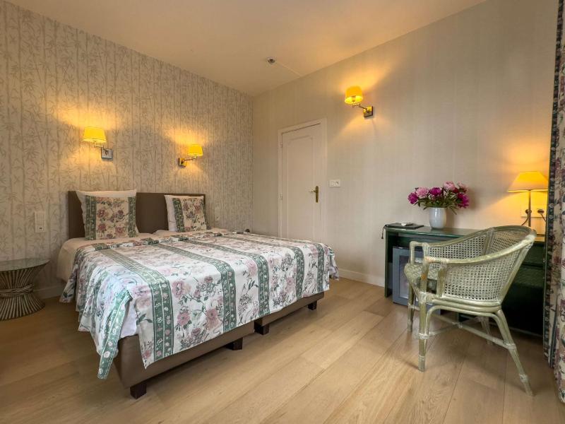 Standard Double or Twin Room image 4
