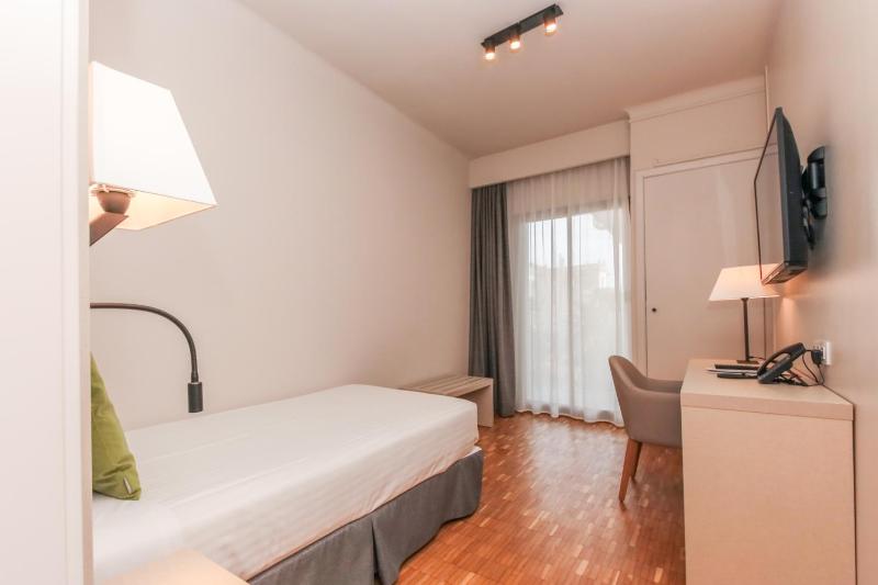 Deluxe Single Room image 1