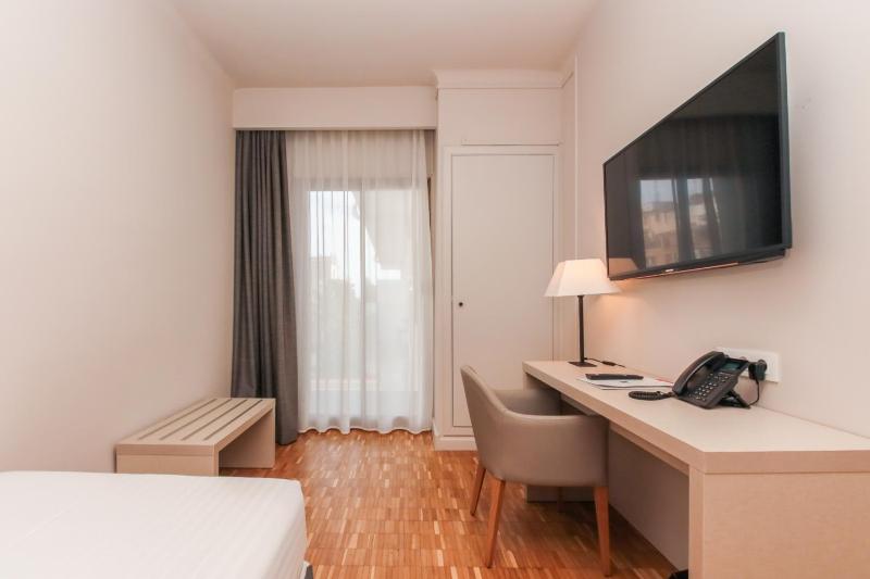 Deluxe Single Room image 3