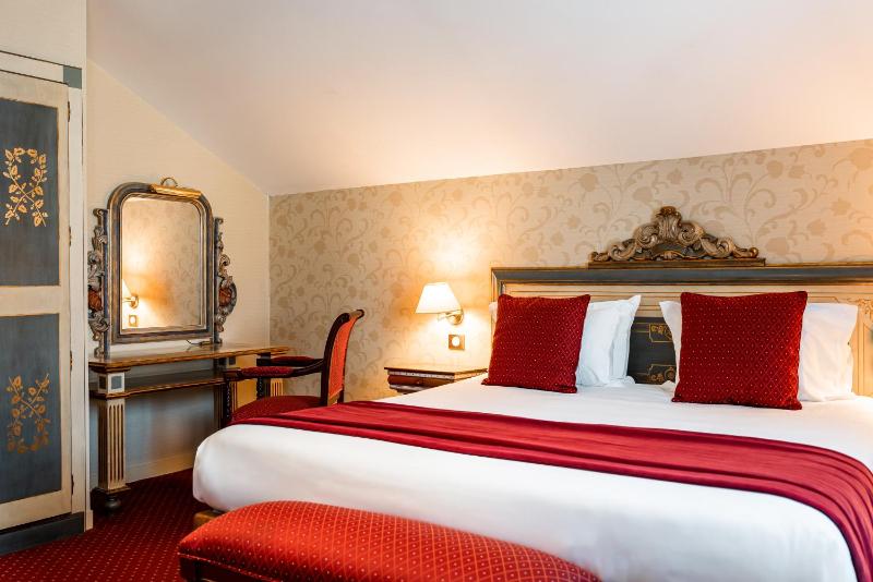 Deluxe Double with VIP Services image 2
